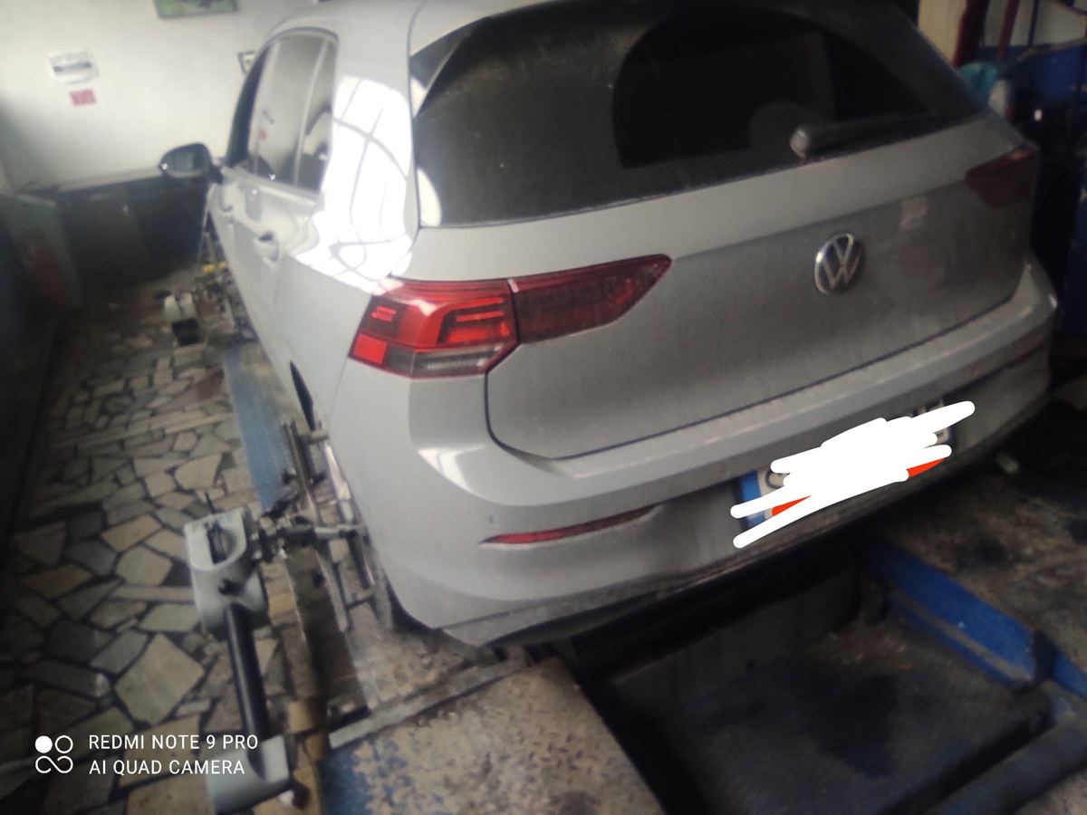 Центрирање на трап — VW Golf 8 на рампа