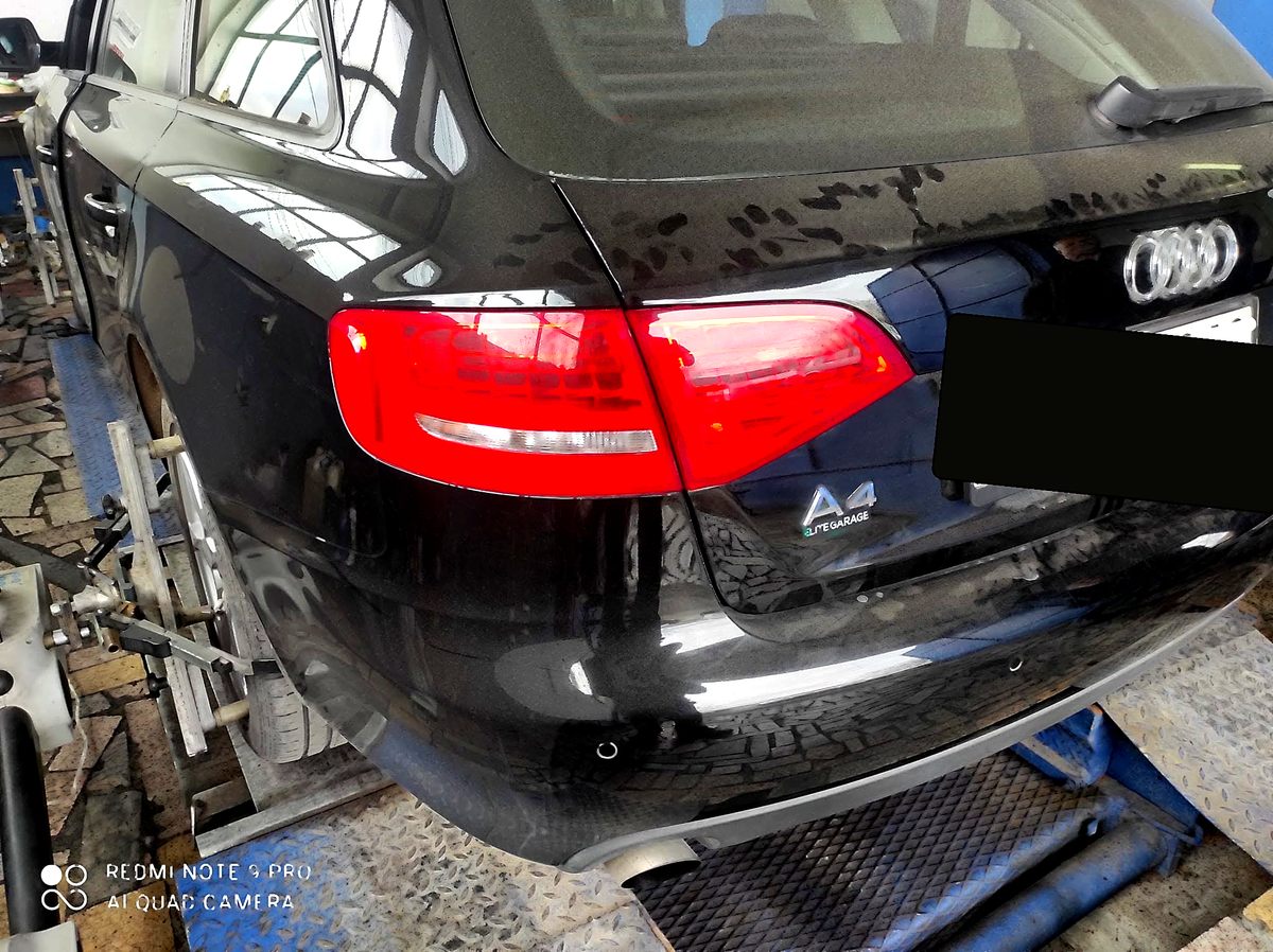 Audi A4 на рампата за центрирање
