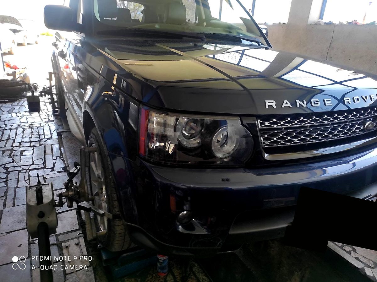 Range Rover на рампата за ласерско центрирање